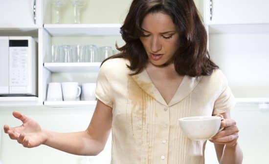 Как удалить пятно от кофе с одежды