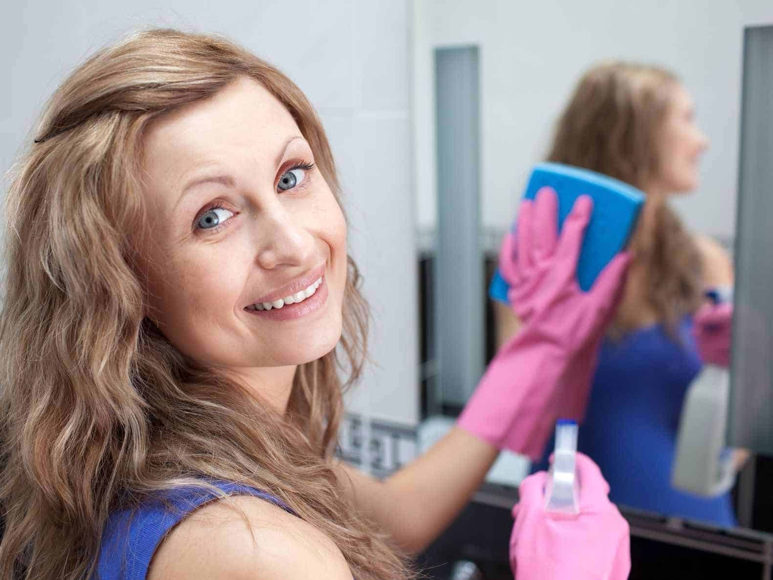 Как очистить зеркало от пятен