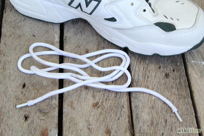 Как отстирать белые шнурки до белизны