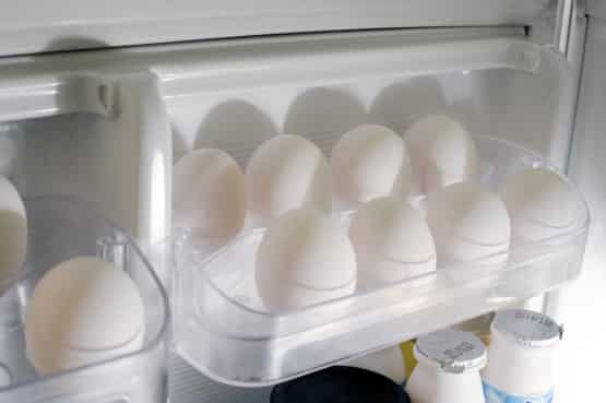 Правила оптимального хранения яиц в холодильнике или без